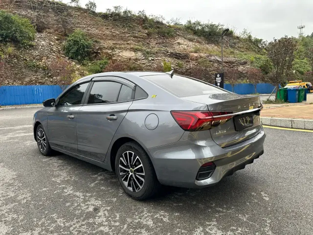 Roewe i5 — Фото автомобиля 17
