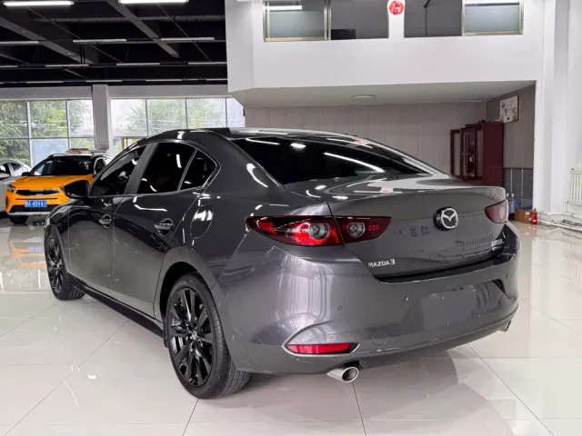 Mazda Axela — Фото автомобиля 4