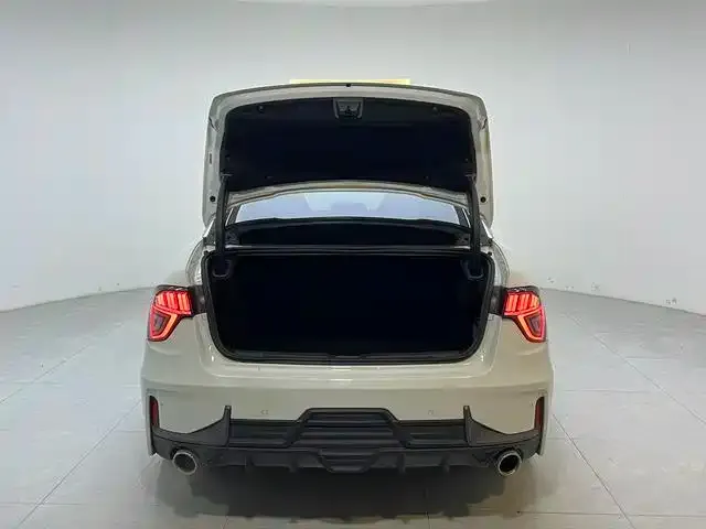Lynk & Co 03 — Фото автомобиля 13
