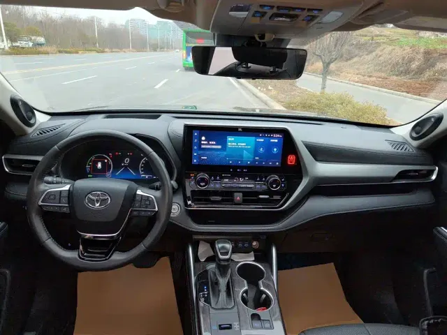Toyota Highlander — Фото автомобиля 5