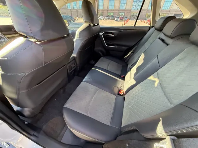 Toyota RAV4 — Фото автомобиля 5