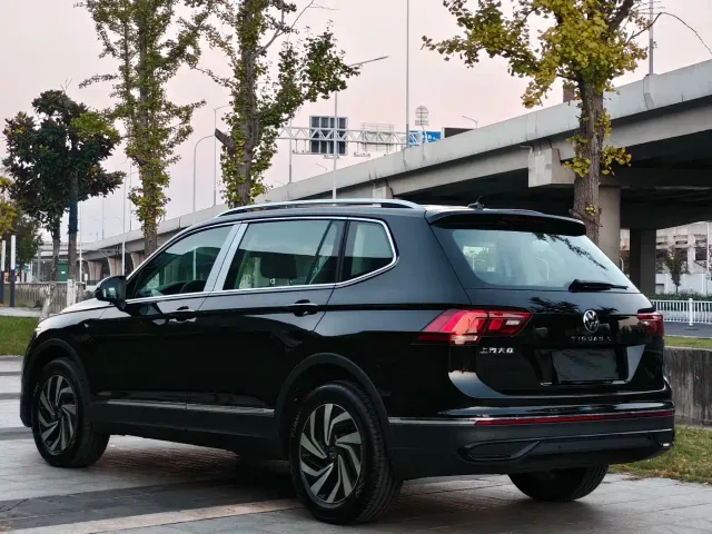 Volkswagen Tiguan L — Фото автомобиля 7