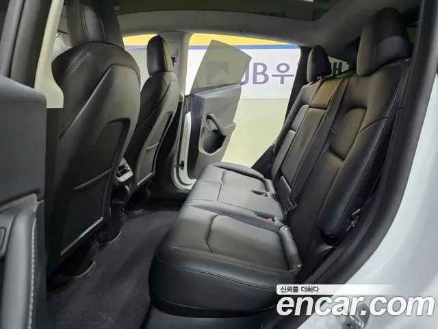 Tesla Model Y — Фото автомобиля 11