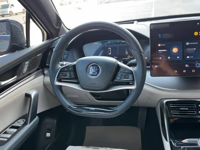 BYD Tang — Фото автомобиля 6