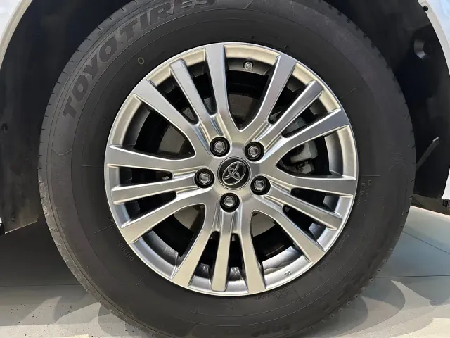 Toyota Sienna — Фото автомобиля 20