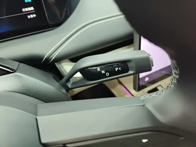 Xiaomi SU7 — Фото автомобиля 13