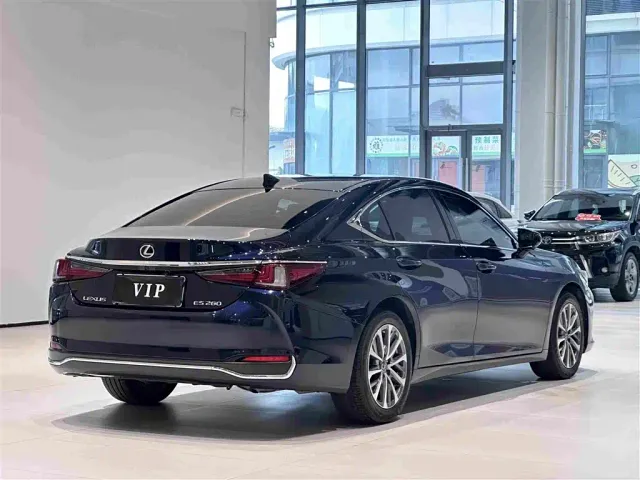 Lexus ES — Фото автомобиля 9