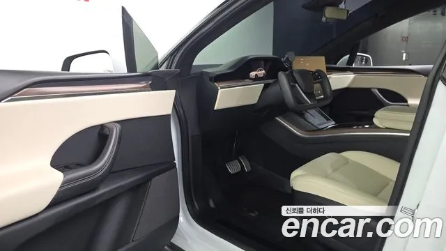 Tesla Model X — Фото автомобиля 9