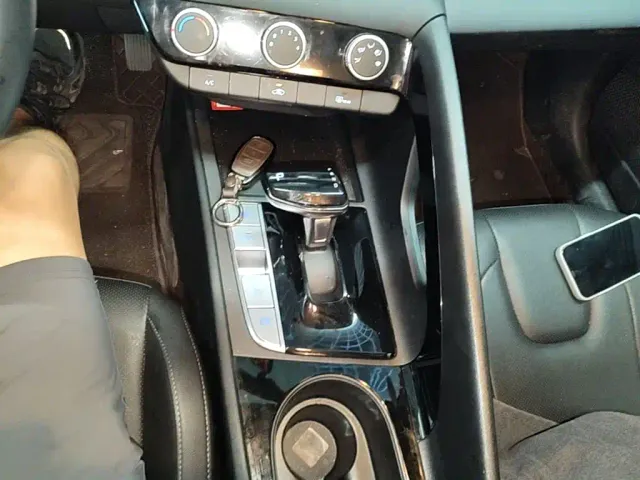 Hyundai Elantra 2023 1.5L CVT GLX Elite Edition — Фото автомобиля 13