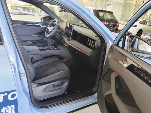 Volkswagen Tiguan L — Фото автомобиля 10