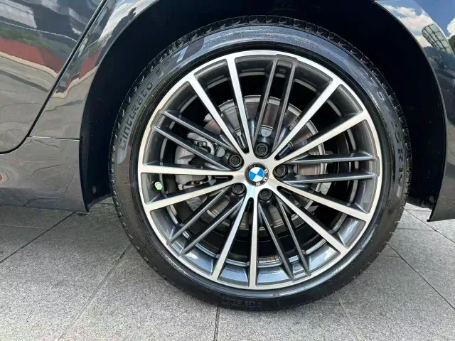 BMW 5 Series — Фото автомобиля 28