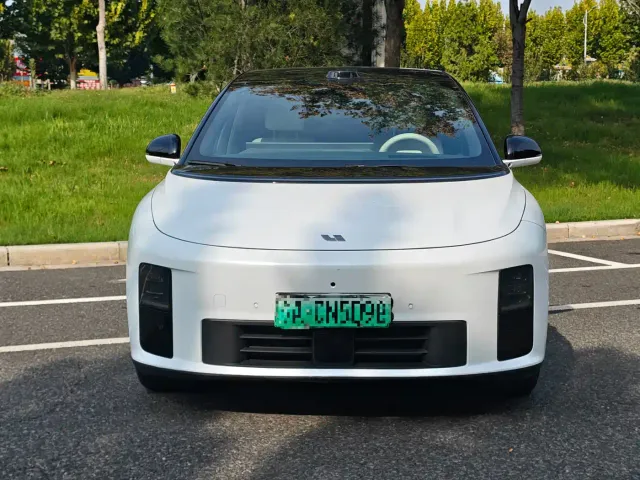 Li Auto i6 — Фото автомобиля 3