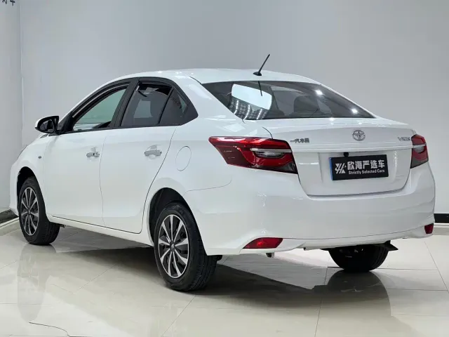 Toyota Vios — Фото автомобиля 4
