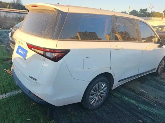 Wuling Jiachen — Фото автомобиля 3