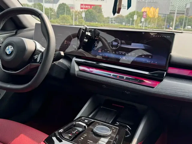 BMW 5 Series — Фото автомобиля 13
