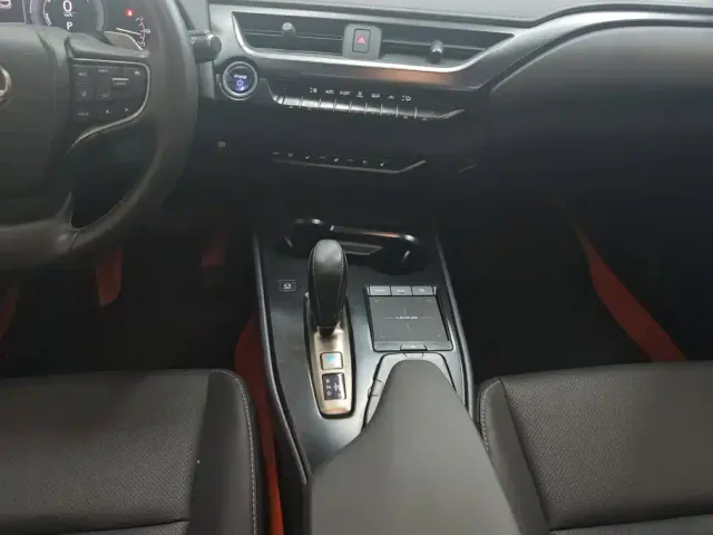 Lexus UX — Фото автомобиля 16