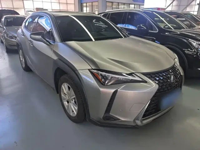 Lexus UX — Фото автомобиля 3
