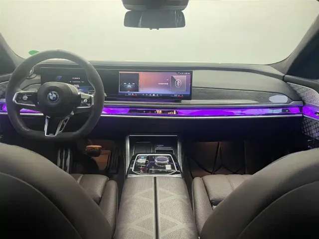 BMW i7 — Фото автомобиля 7