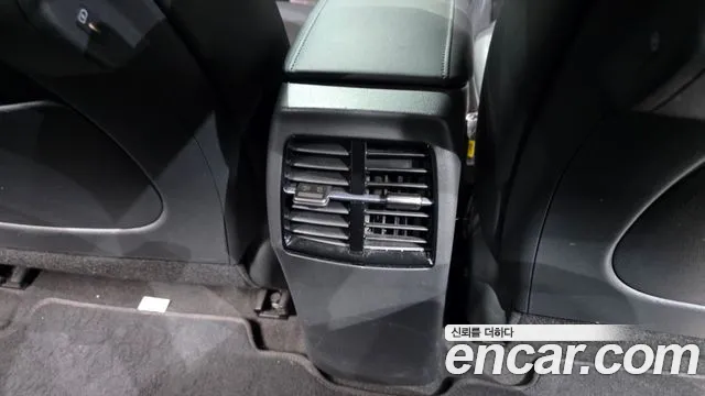 Kia Niro — Фото автомобиля 25