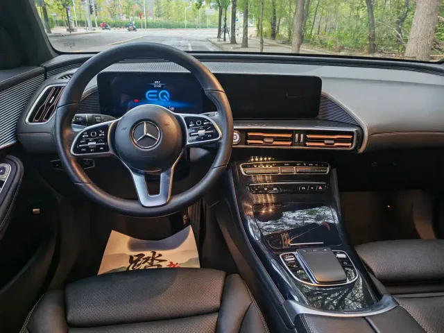 Mercedes-Benz EQC — Фото автомобиля 6
