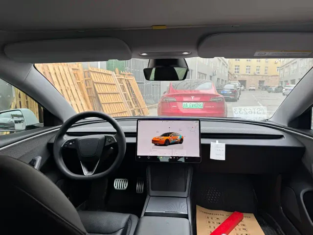 Tesla Model 3 — Фото автомобиля 5