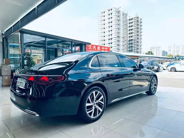 Mercedes-Benz E-Class — Фото автомобиля 7