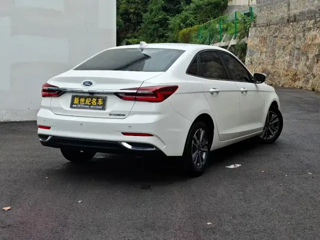 Ford Escort — Фото автомобиля 7