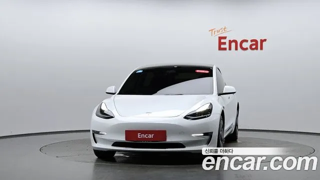 Tesla Model 3 — Фото автомобиля 3