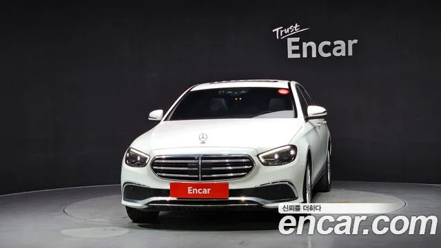 Mercedes-Benz E-Class — Фото автомобиля 2