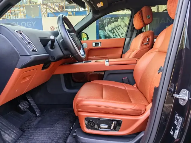 Li Auto L8 — Фото автомобиля 21