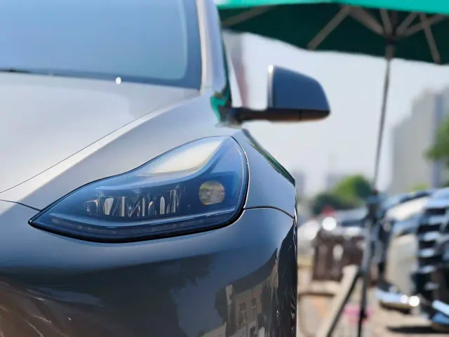 Tesla Model Y — Фото автомобиля 13