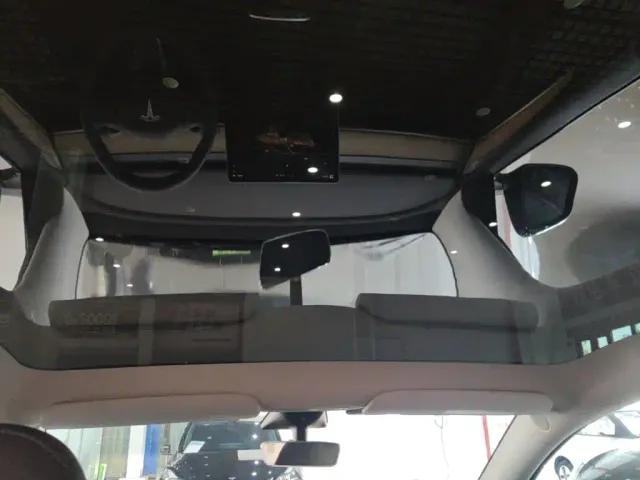 Tesla Model Y — Фото автомобиля 17