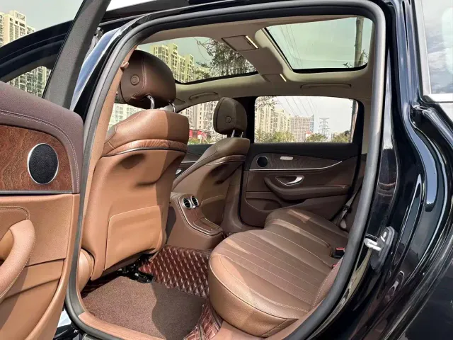 Mercedes-Benz E-Class — Фото автомобиля 9