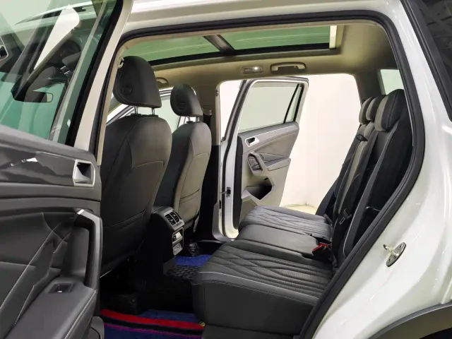 Volkswagen Tiguan L — Фото автомобиля 11
