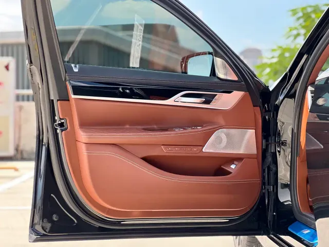 BMW 7 Series — Фото автомобиля 13