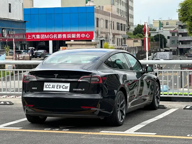 Tesla Model 3 — Фото автомобиля 13