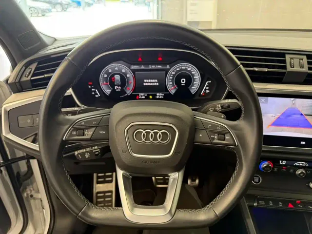 Audi Q3 — Фото автомобиля 12