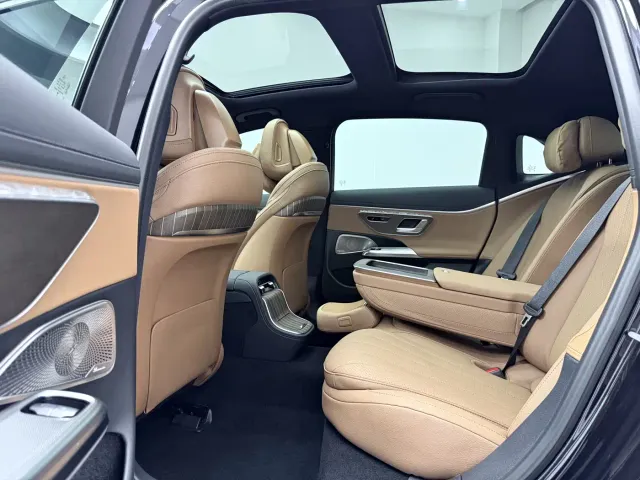 Mercedes-Benz E-Class — Фото автомобиля 25