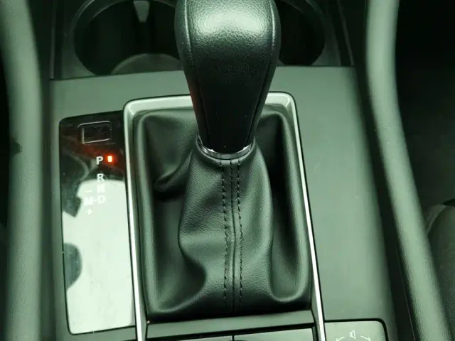 Mazda Axela — Фото автомобиля 13