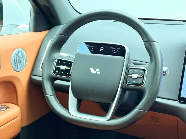 Li Auto L6 — Фото автомобиля 21