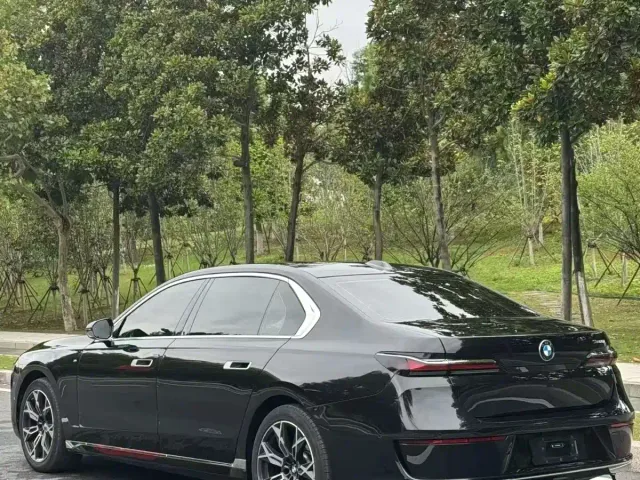 BMW 7 Series — Фото автомобиля 7