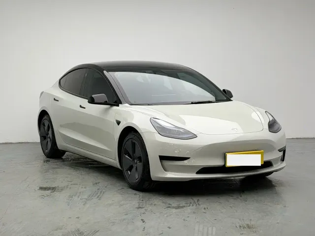 Tesla Model 3 — Фото автомобиля 3