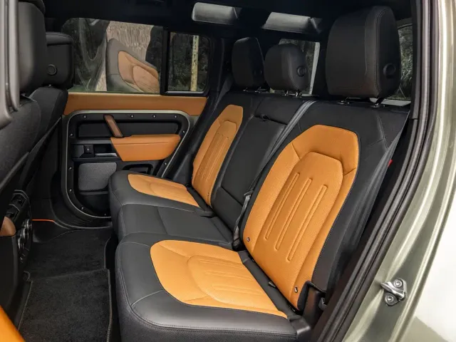 Land Rover Defender — Фото автомобиля 8