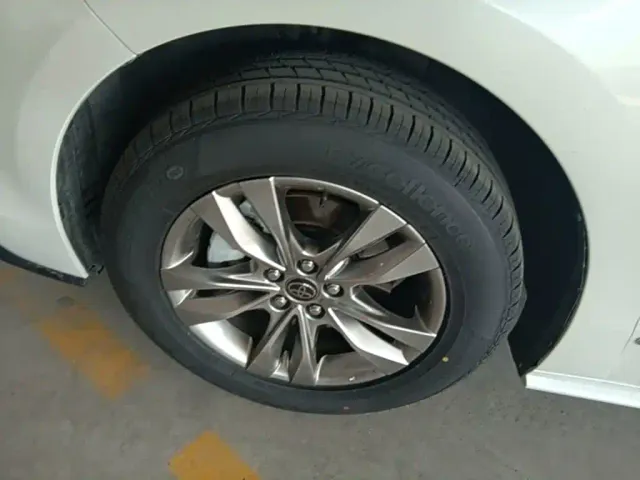 Toyota Sienna — Фото автомобиля 22