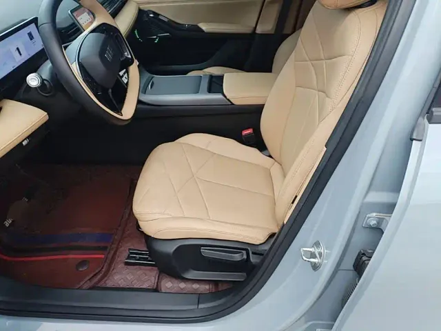 Geely Galaxy L6 — Фото автомобиля 14
