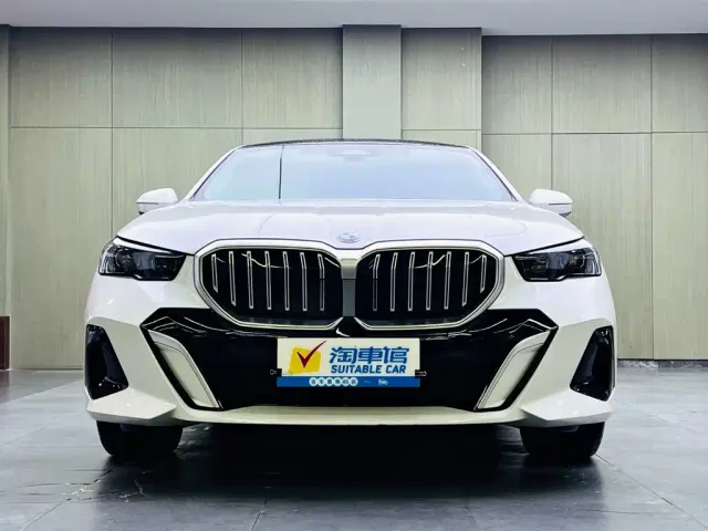 BMW 5 Series — Фото автомобиля 2