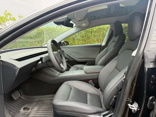 Tesla Model 3 — Фото автомобиля 4