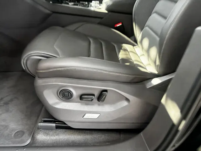 Volkswagen Touareg — Фото автомобиля 13