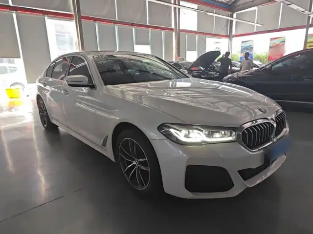 BMW 5 Series — Фото автомобиля 3
