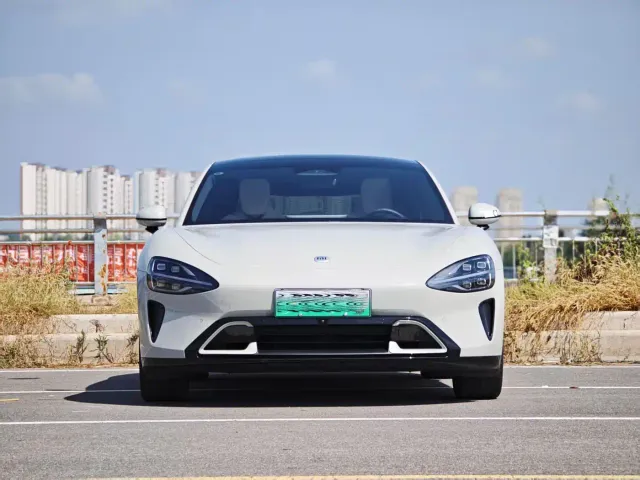Xiaomi SU7 — Фото автомобиля 2